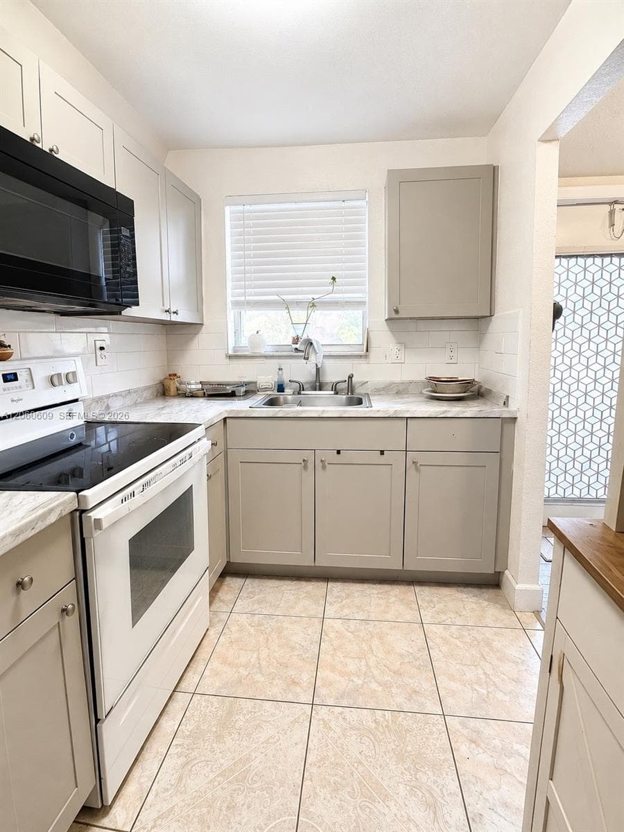8345 Sunrise Lakes Blvd # 203, Sunrise FL 33322 - Sunrise, FL - Photo 1