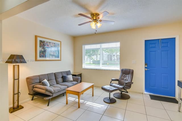 412 NE 4th Ave, Hallandale Beach FL 33009 - Hallandale Beach, FL - Photo 2