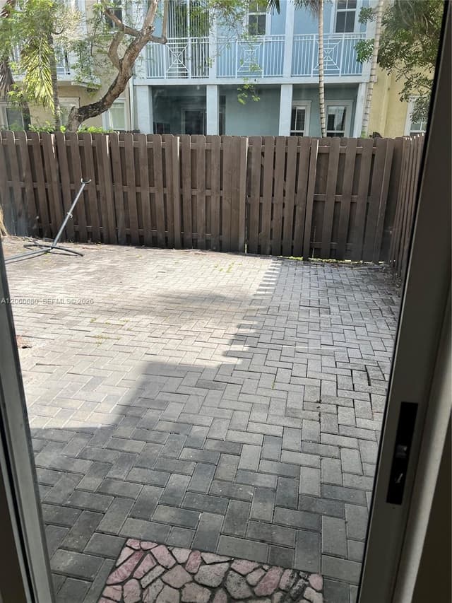 11440 NW 75th Ter, Doral FL 33178 - Doral, FL - Photo 2