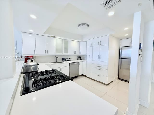 3140 S Ocean Dr # 310, Hallandale Beach FL 33009 - Hallandale Beach, FL - Photo 3
