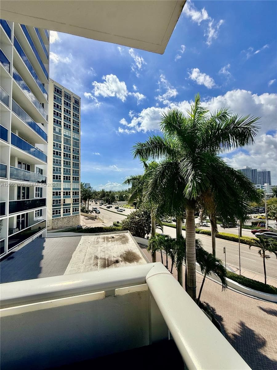 3140 S Ocean Dr # 310, Hallandale Beach FL 33009 - Hallandale Beach, FL - Photo 1