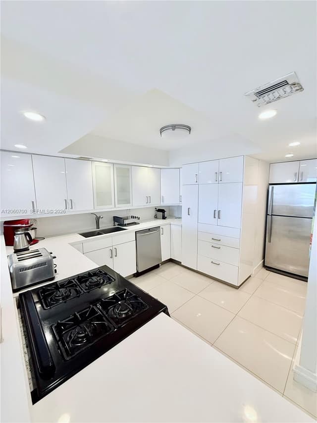 3140 S Ocean Dr # 310, Hallandale Beach FL 33009 - Hallandale Beach, FL - Photo 4