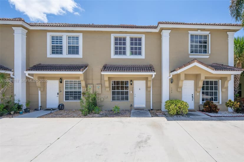 728 SW 122nd Ave, Pembroke Pines FL 33025