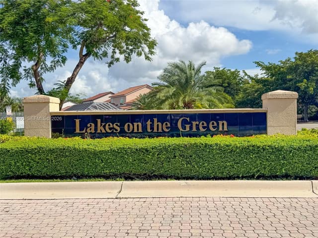 9011 NW 193rd Ter, Hialeah FL 33018 - Hialeah, FL - Photo 2
