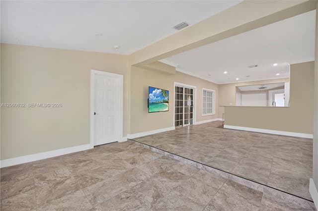818 NE 3rd St, Hallandale Beach FL 33009 - Hallandale Beach, FL - Photo 2