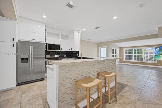 818 NE 3rd St, Hallandale Beach FL 33009 - Hallandale Beach, FL - Photo 4