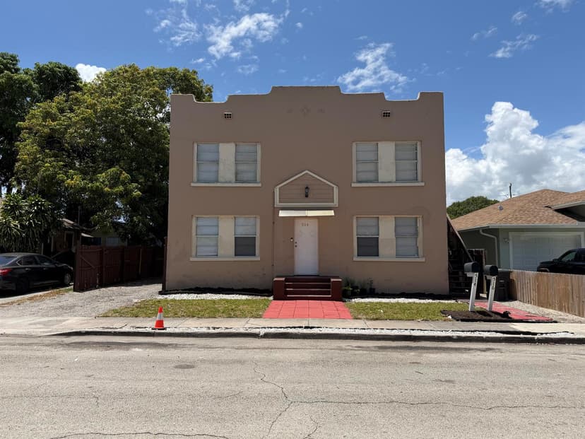 514 El Vedado, West Palm Beach FL 33405