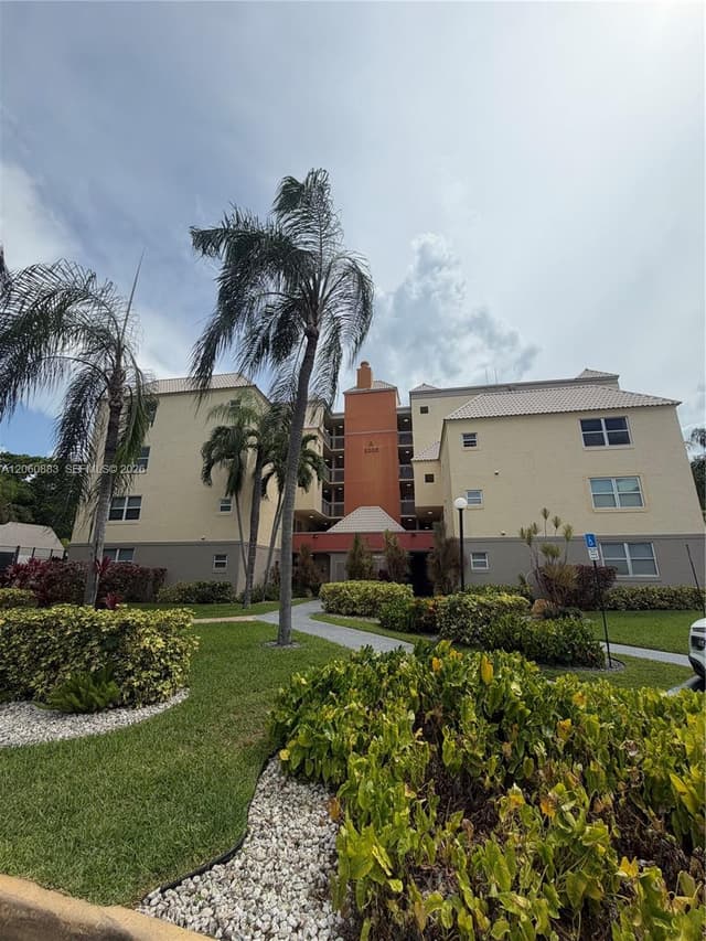 8205 Lake Dr # 306, Doral FL 33166 - Doral, FL - Photo 2