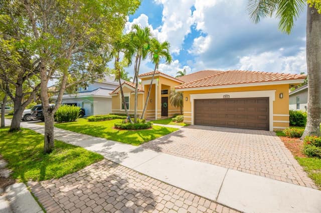 1635 Blue Jay Circle, Weston FL 33327 - Weston, FL - Photo 6