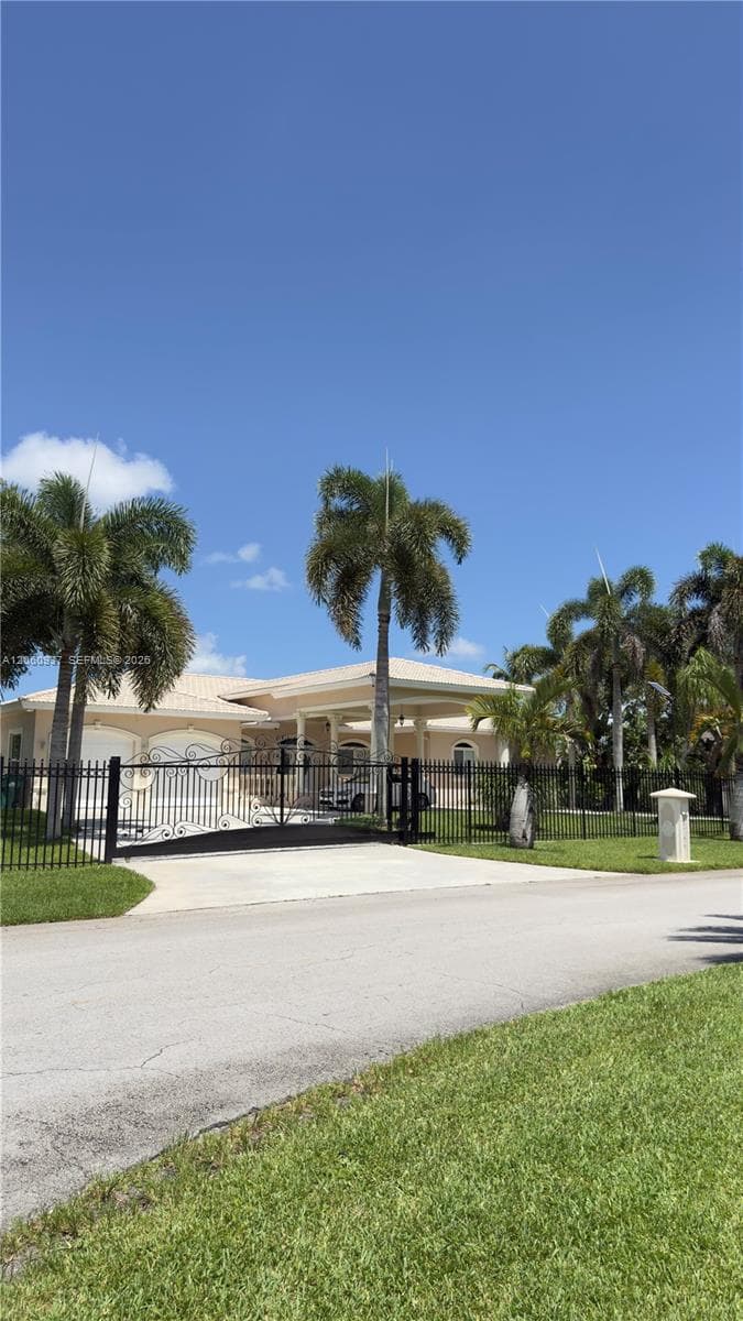 27803 SW 172nd Pl, Homestead FL 33031