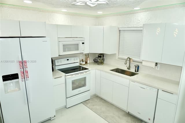 8408 SW 208th Ter, Cutler Bay FL 33189 - Cutler Bay, FL - Photo 6