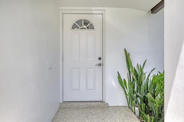 2940 Crosley Drive E, West Palm Beach FL 33415 - West Palm Beach, FL - Photo 2