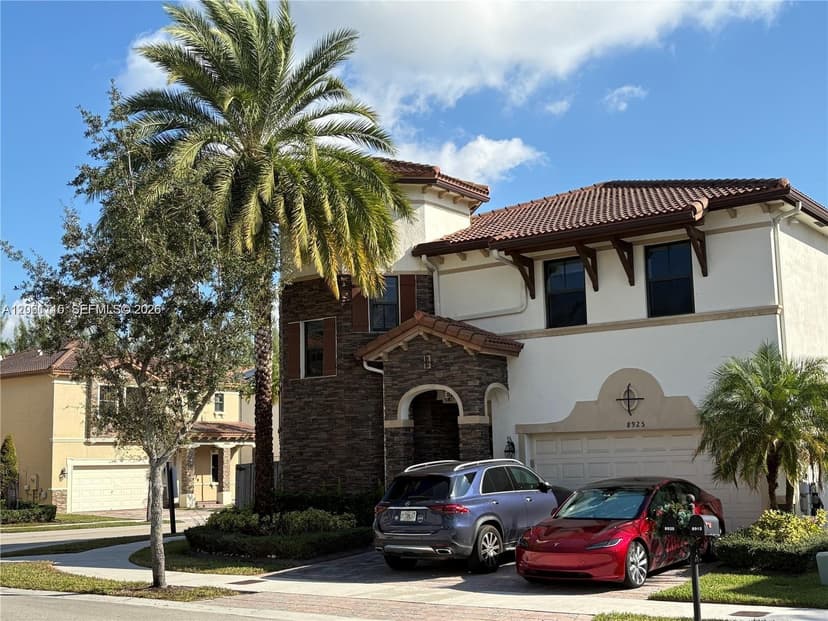 8925 NW 99th Ct, Doral FL 33178