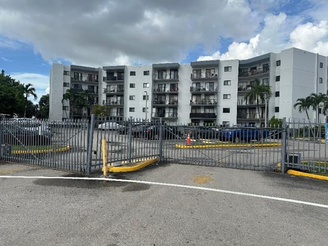 1820 W 53rd St # 518, Hialeah FL 33012 - Hialeah, FL - Photo 2