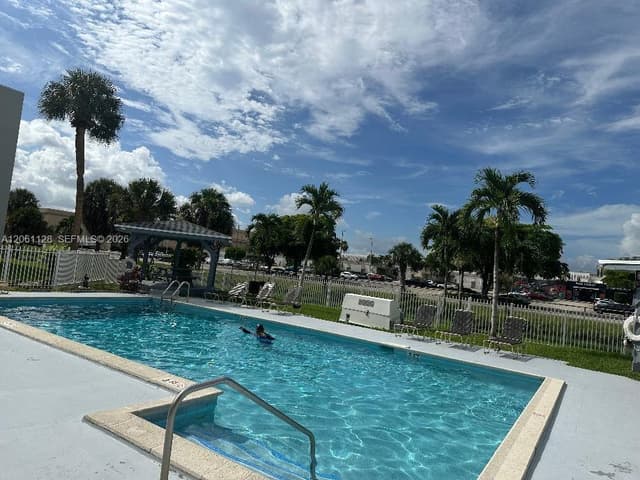 1820 W 53rd St # 518, Hialeah FL 33012 - Hialeah, FL - Photo 6