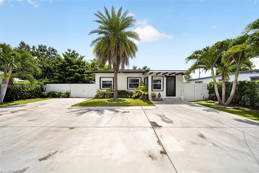 17019 SW 100th Ave, Miami FL 33157