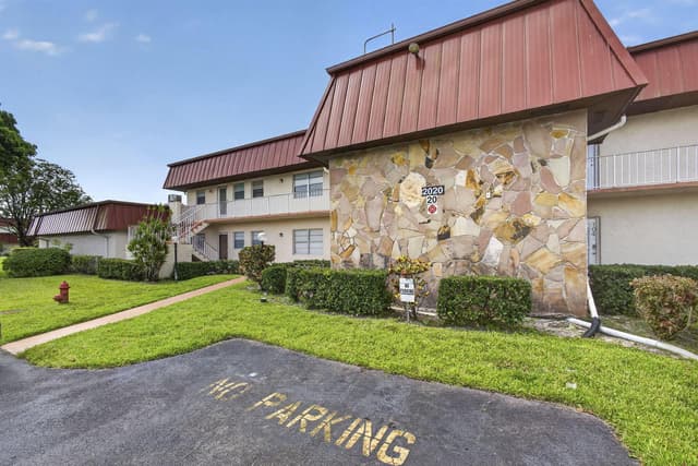 12020 W GREENWAY Drive # 101, Royal Palm Beach FL 33411 - Royal Palm Beach, FL - Photo 2