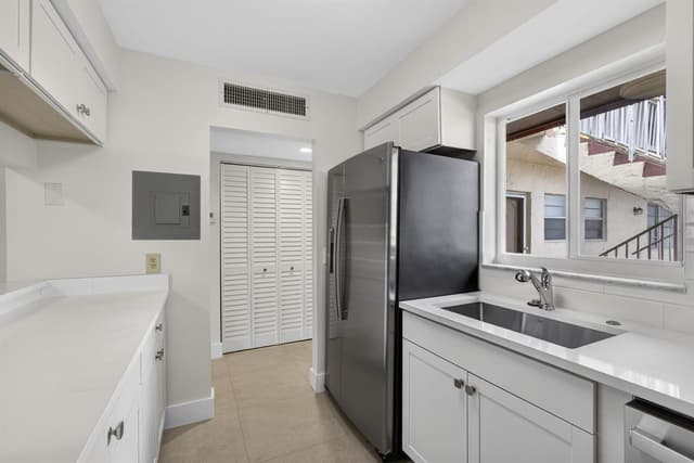 12020 W GREENWAY Drive # 101, Royal Palm Beach FL 33411 - Royal Palm Beach, FL - Photo 7