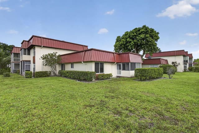 12020 W GREENWAY Drive # 101, Royal Palm Beach FL 33411 - Royal Palm Beach, FL - Photo 4