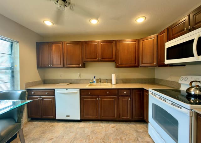 21338 Juego Circle # 11g, Boca Raton FL 33433 - Boca Raton, FL - Photo 3