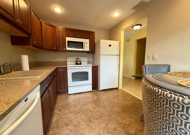 21338 Juego Circle # 11g, Boca Raton FL 33433 - Boca Raton, FL - Photo 4