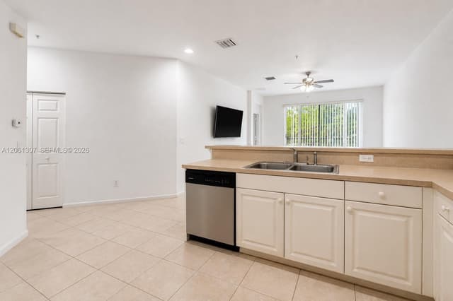 1925 Marsh Harbor Dr # 204, Riviera Beach FL 33404 - Riviera Beach, FL - Photo 2
