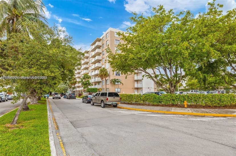1455 N Treasure Dr # H, North Bay Village FL 33141