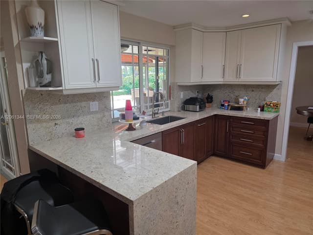 15331 Durnford Dr, Miami Lakes FL 33014 - Miami Lakes, FL - Photo 4