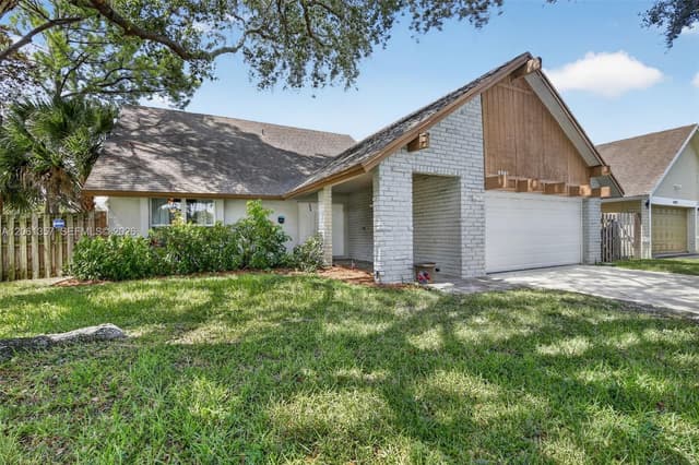 9381 NW 35th Pl, Sunrise FL 33351 - Sunrise, FL - Photo 2
