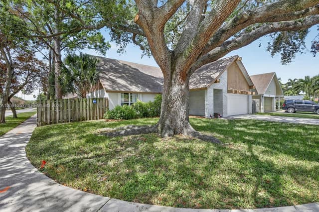 9381 NW 35th Pl, Sunrise FL 33351 - Sunrise, FL - Photo 3