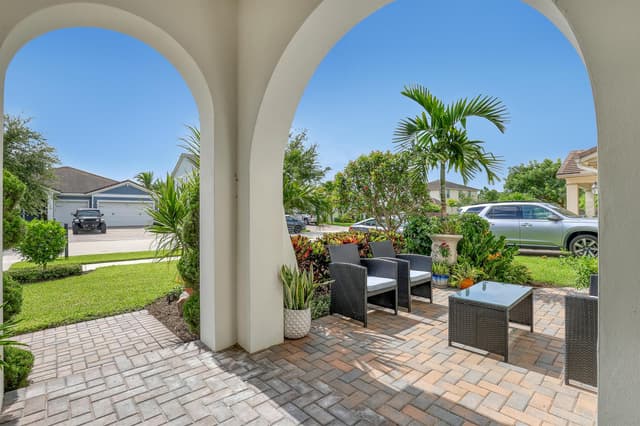 1047 Ember Ridge Run, Loxahatchee FL 33470 - Loxahatchee, FL - Photo 4