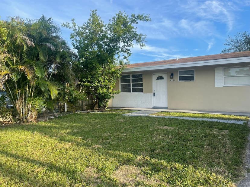 6902 SW 15th Street, North Lauderdale FL 33068
