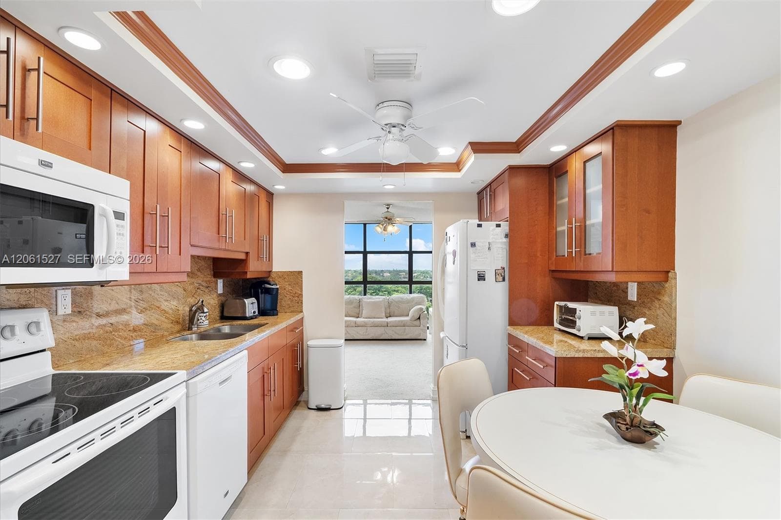 600 Parkview Dr # 709, Hallandale Beach FL 33009 - Hallandale Beach, FL - Photo 1