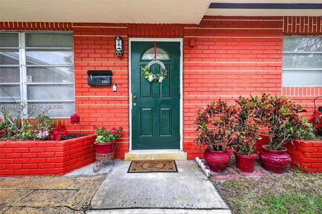 6861 SW 1st Ct, Pembroke Pines FL 33023 - Pembroke Pines, FL - Photo 2