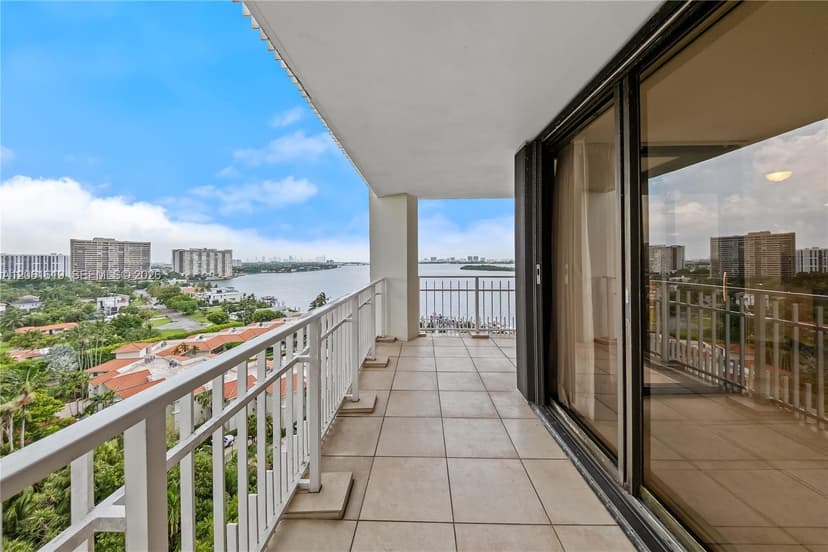 4000 Towerside Ter # 1405, Miami FL 33138