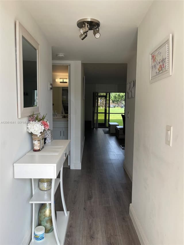 10434 Sunrise Lakes Blvd # 107, Sunrise FL 33322 - Sunrise, FL - Photo 2
