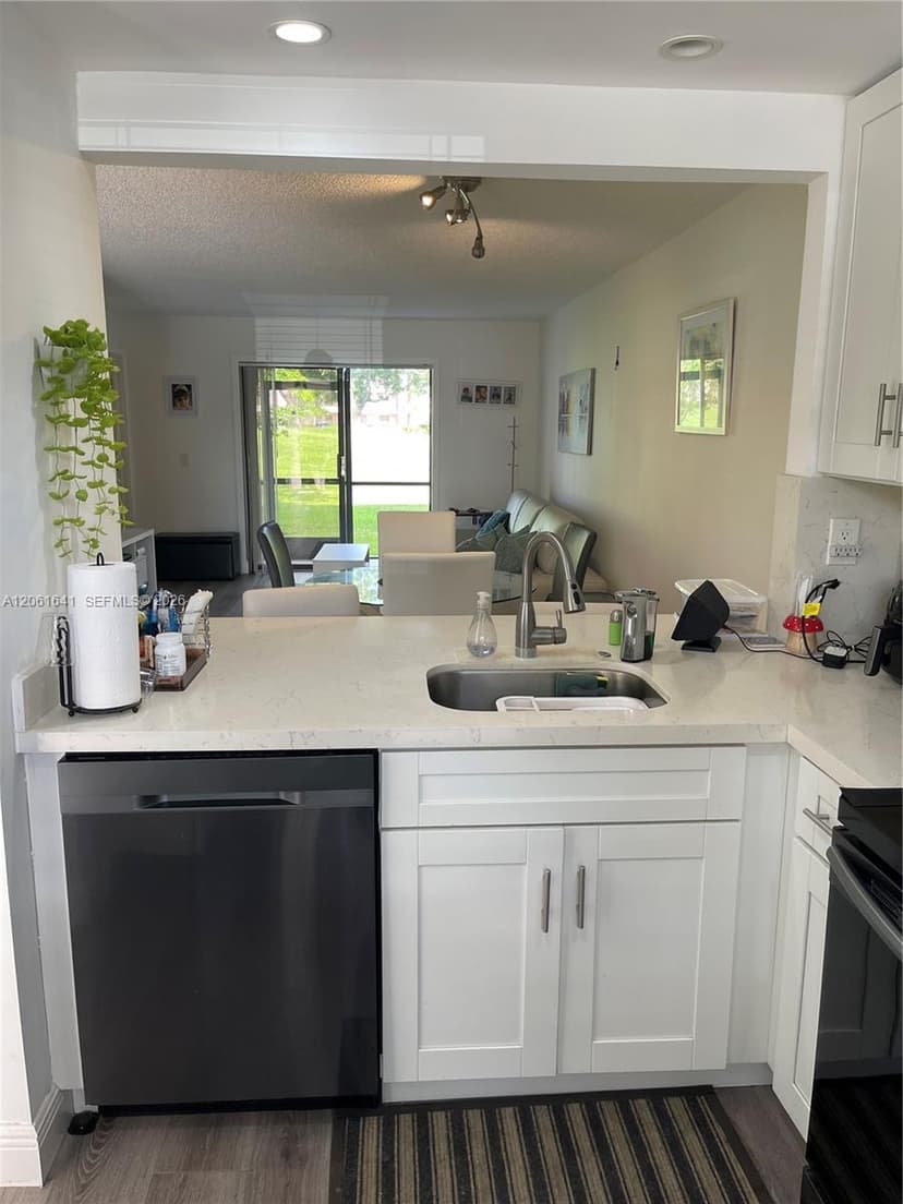 10434 Sunrise Lakes Blvd # 107, Sunrise FL 33322