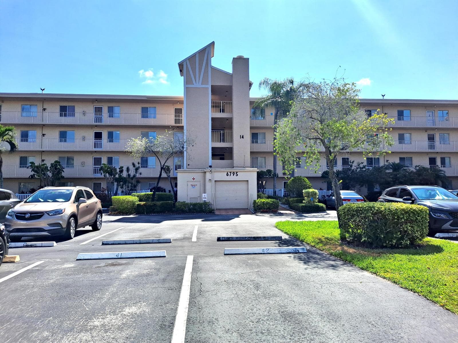 6795 Huntington Lane # 405, Delray Beach FL 33446