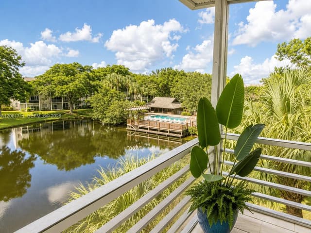 9420 Poinciana Pl # 417, Davie FL 33324 - Davie, FL - Photo 5