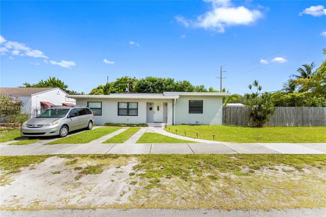 2407 Dewey St, Hollywood FL 33020 - Hollywood, FL - Photo 2