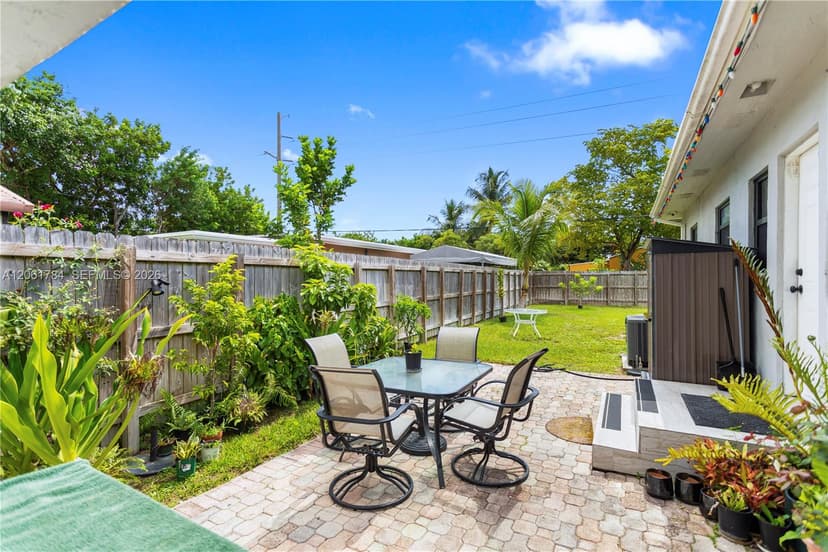 2407 Dewey St, Hollywood FL 33020