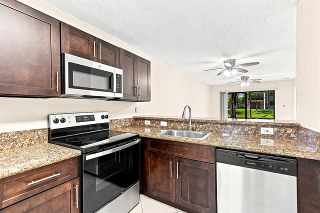 9938 NOB HILL Lane # 9938, Sunrise FL 33351 - Sunrise, FL - Photo 7