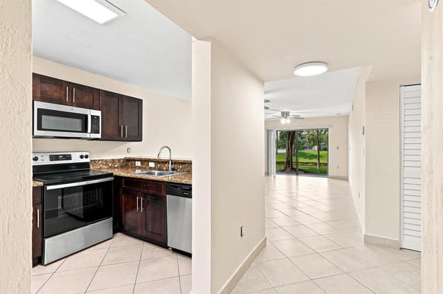 9938 NOB HILL Lane # 9938, Sunrise FL 33351 - Sunrise, FL - Photo 4