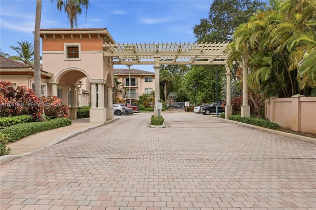2015 SE 10th Ave # 130, Fort Lauderdale FL 33316 - Fort Lauderdale, FL - Photo 2