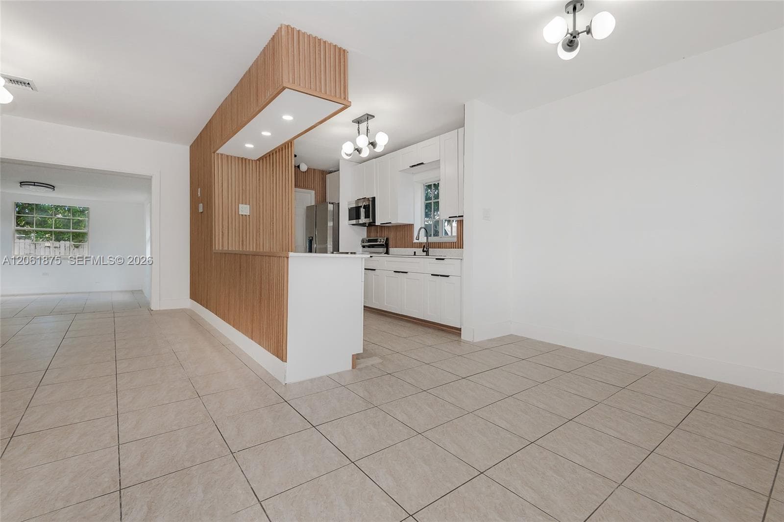 998 W 68th St, Hialeah FL 33014