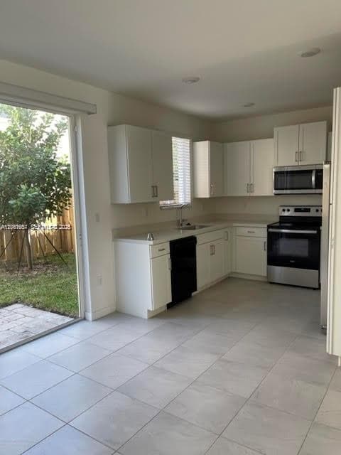 2435 SE 11th St, Homestead FL 33035 - Homestead, FL - Photo 2