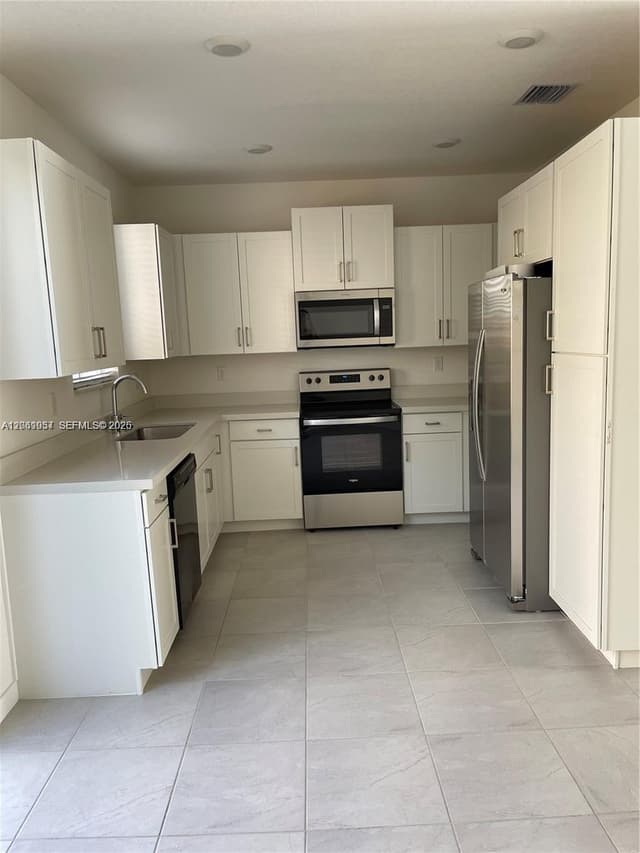 2435 SE 11th St, Homestead FL 33035 - Homestead, FL - Photo 4