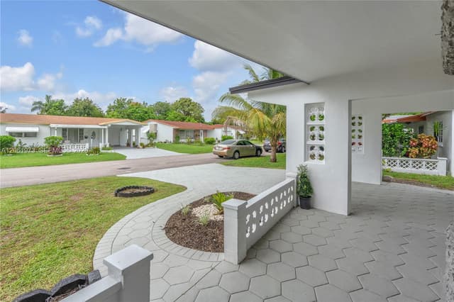 4595 NW 43rd Ct, Lauderdale Lakes FL 33319 - Lauderdale Lakes, FL - Photo 5