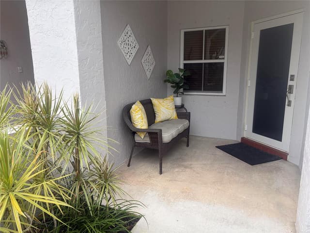 16836 SW 1st Pl, Pembroke Pines FL 33027 - Pembroke Pines, FL - Photo 4