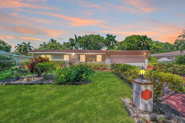 861 Holly Ln, Plantation FL 33317 - Plantation, FL - Photo 2
